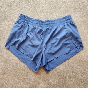Athleta 3" hustle shorts